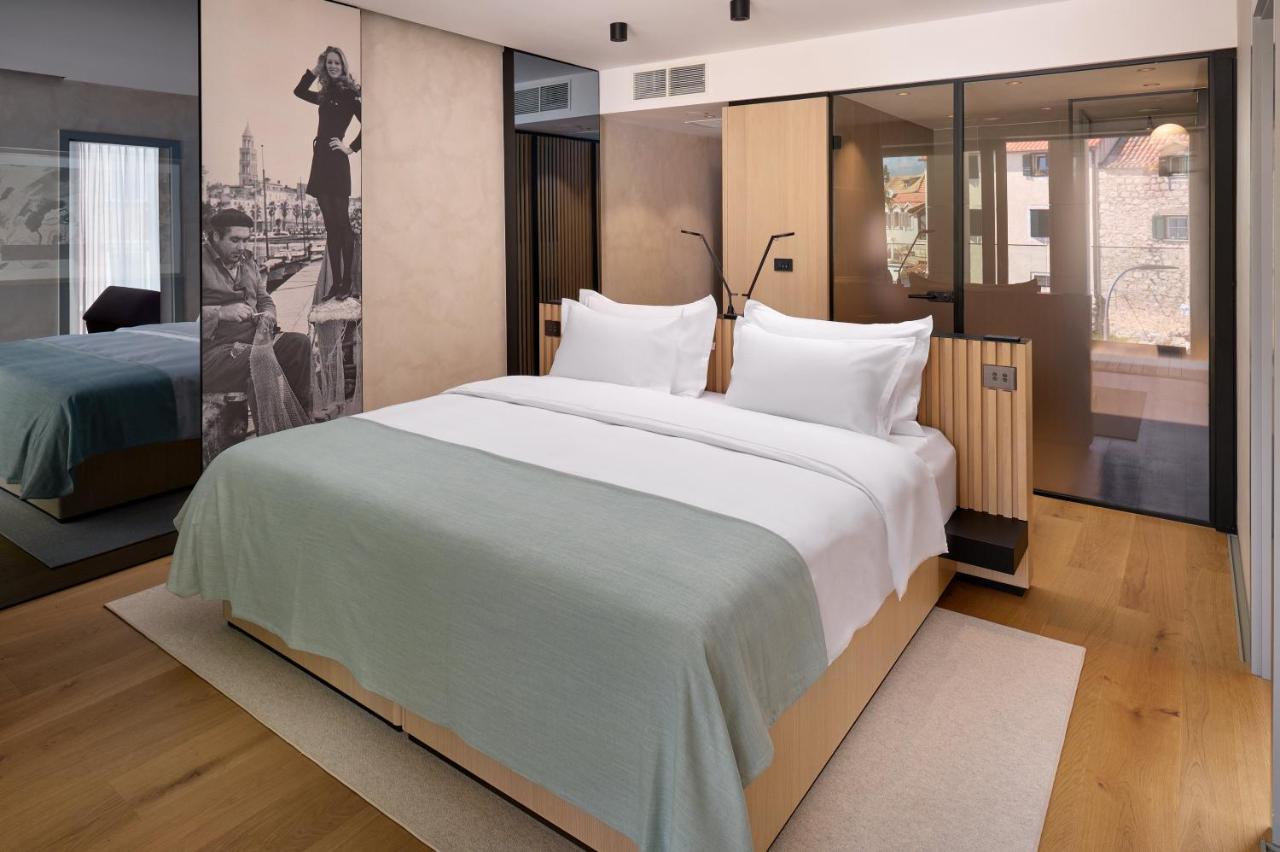 Hotel Ambasador Split Eksteriør bilde A room at the Hotel