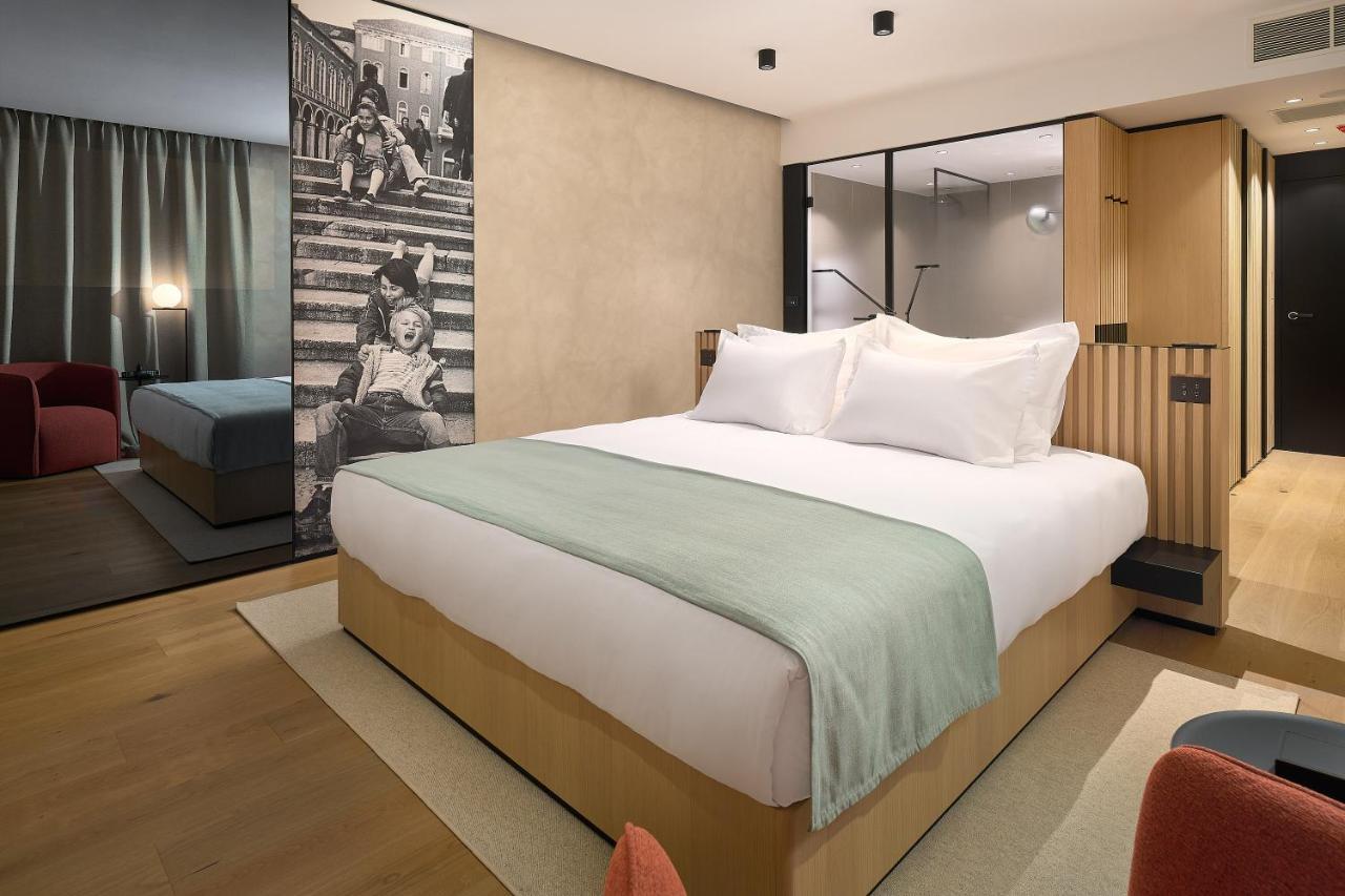 Hotel Ambasador Split Eksteriør bilde A bedroom at the hotel