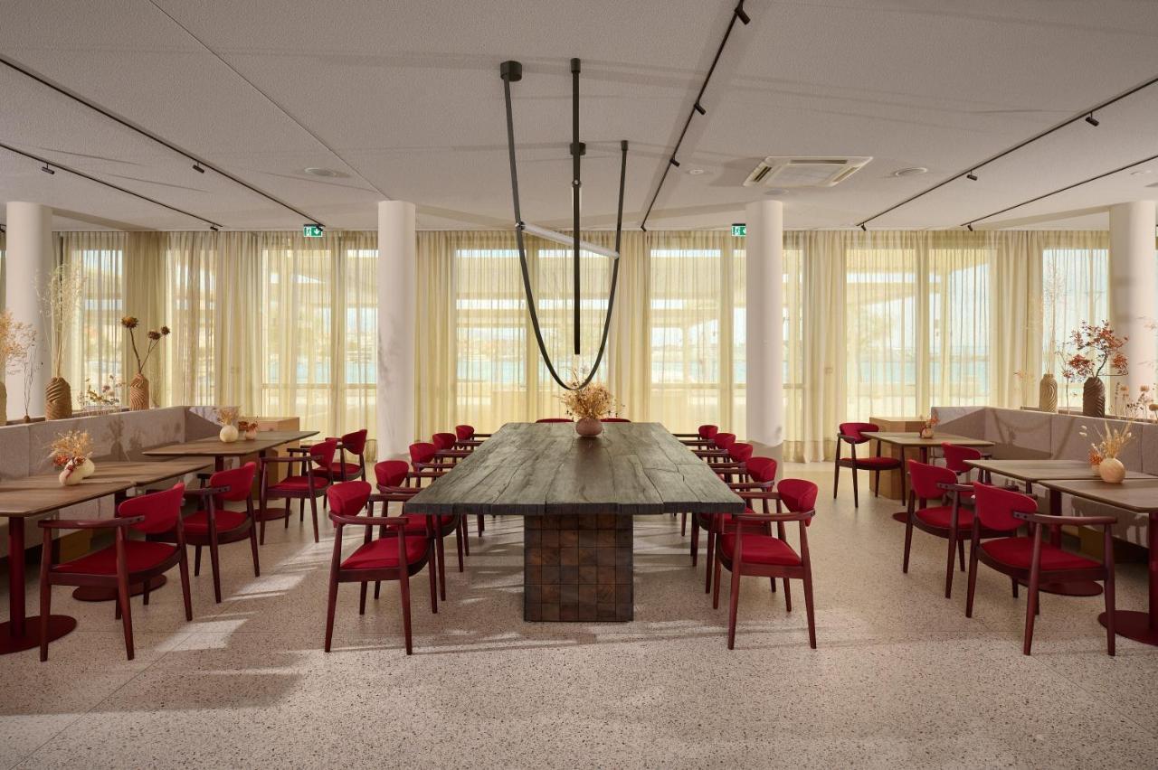 Hotel Ambasador Split Eksteriør bilde The restaurant