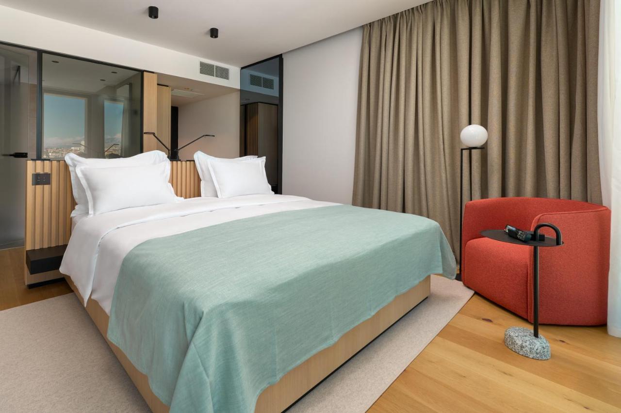 Hotel Ambasador Split Eksteriør bilde A bedroom at the Hotel