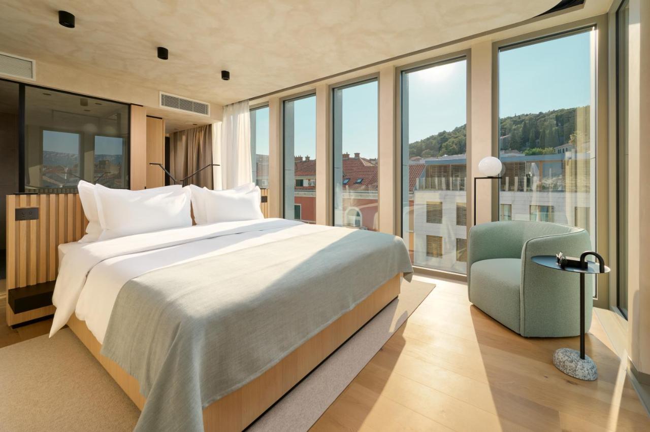 Hotel Ambasador Split Eksteriør bilde A room at the hotel