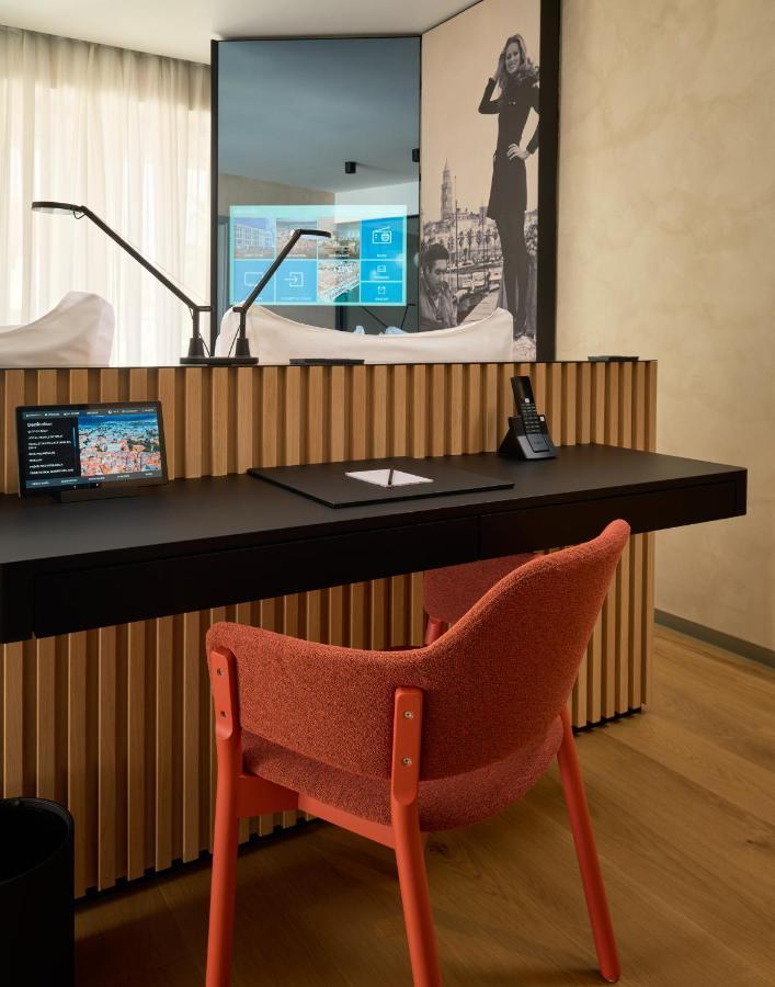 Hotel Ambasador Split Eksteriør bilde A room at the hotel