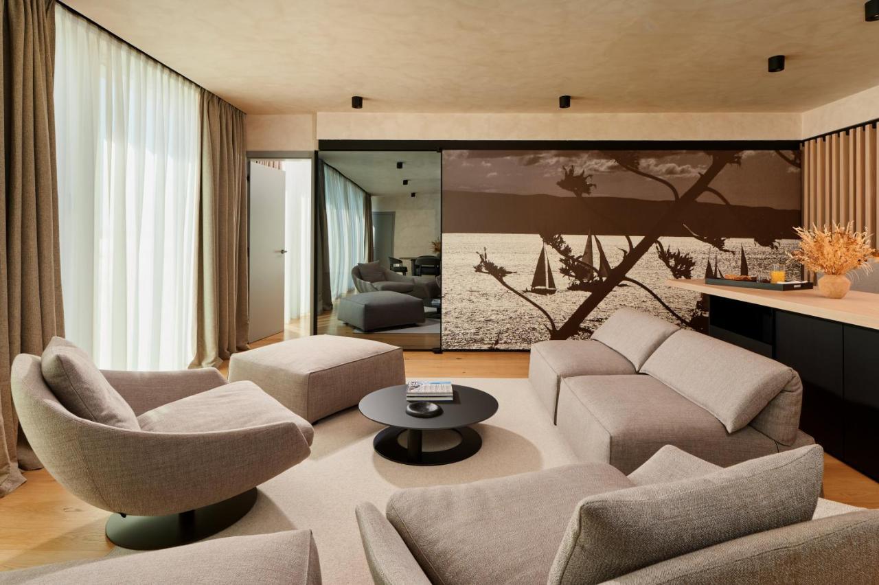 Hotel Ambasador Split Eksteriør bilde A living room