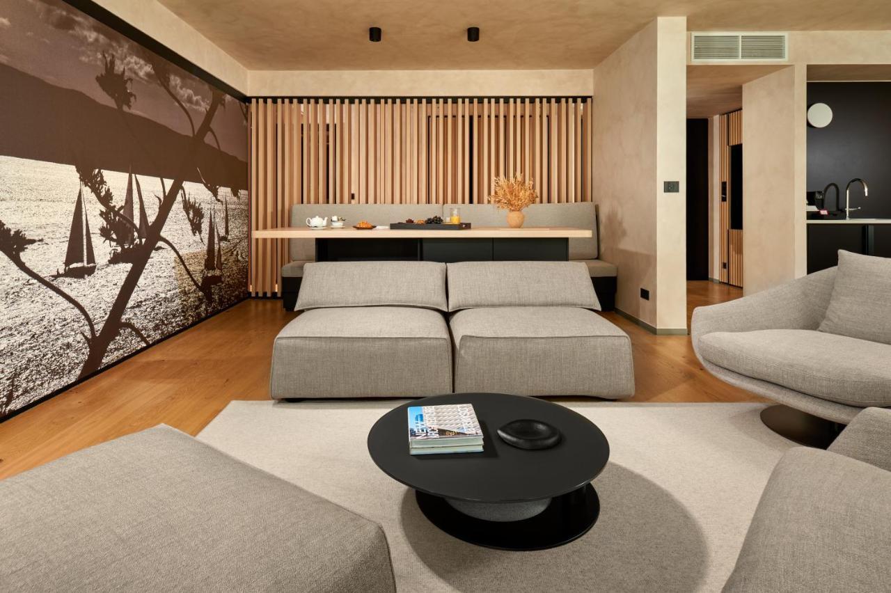 Hotel Ambasador Split Eksteriør bilde A suite at the Mandarin Oriental Munich