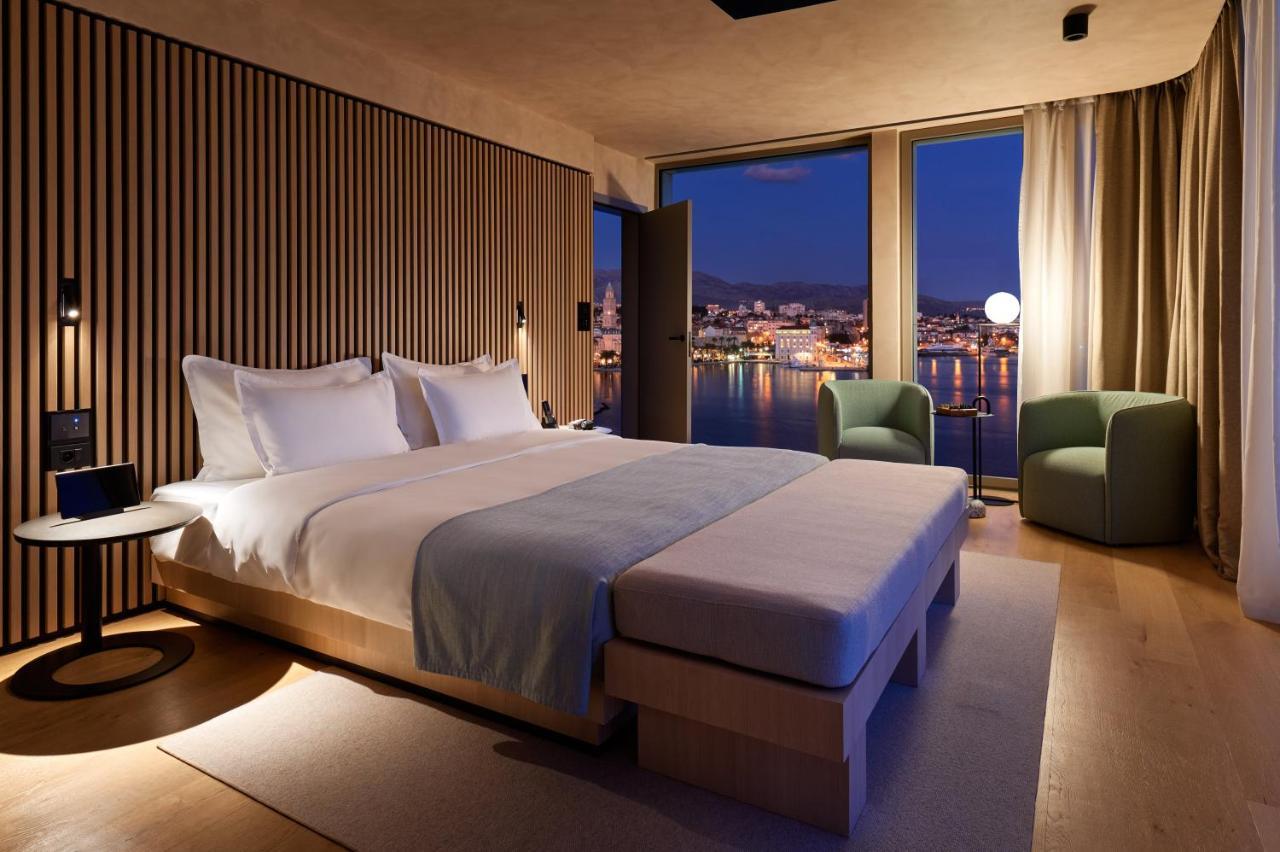Hotel Ambasador Split Eksteriør bilde Deluxe Room
