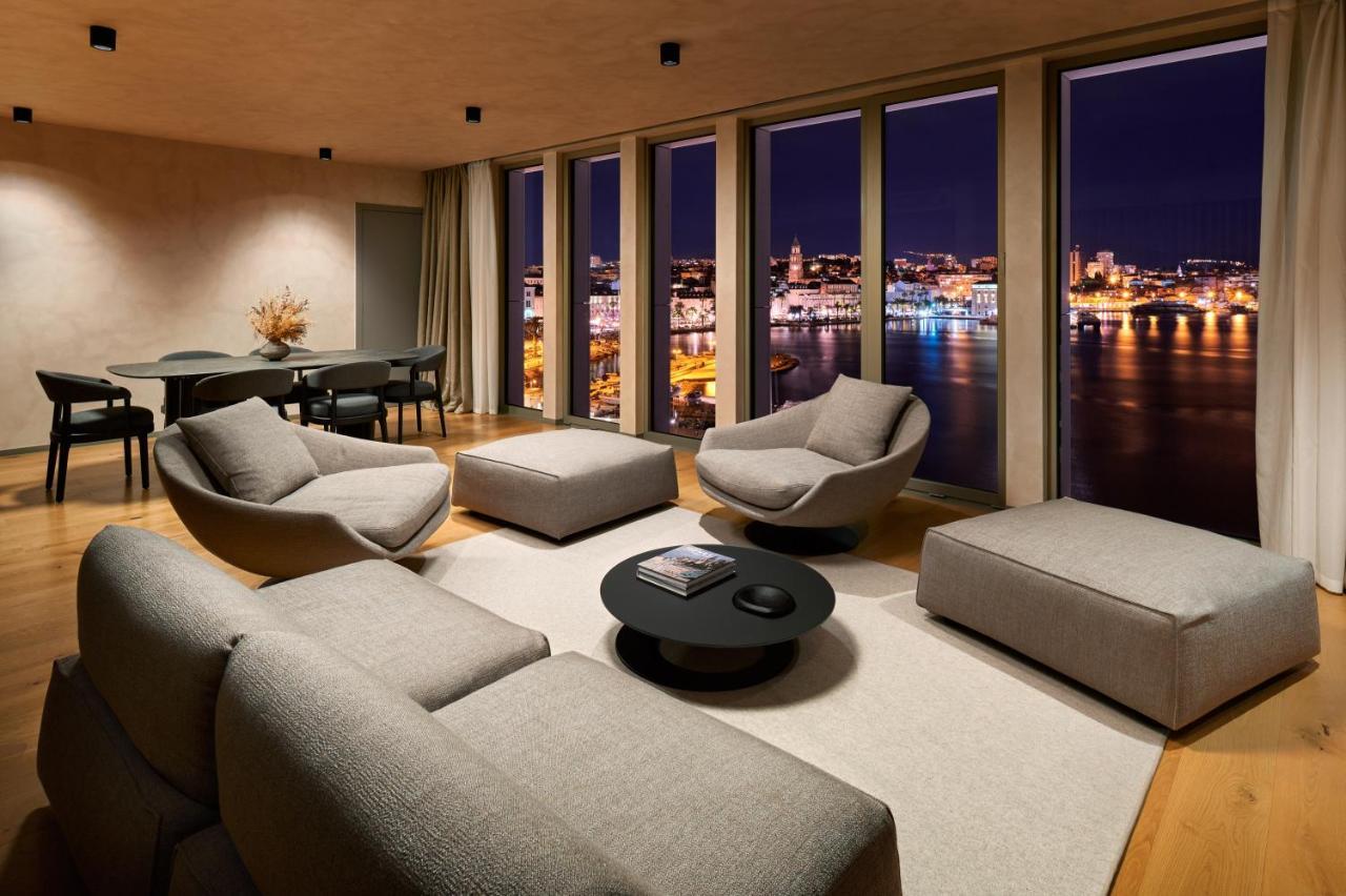 Hotel Ambasador Split Eksteriør bilde Interior of a penthouse apartment