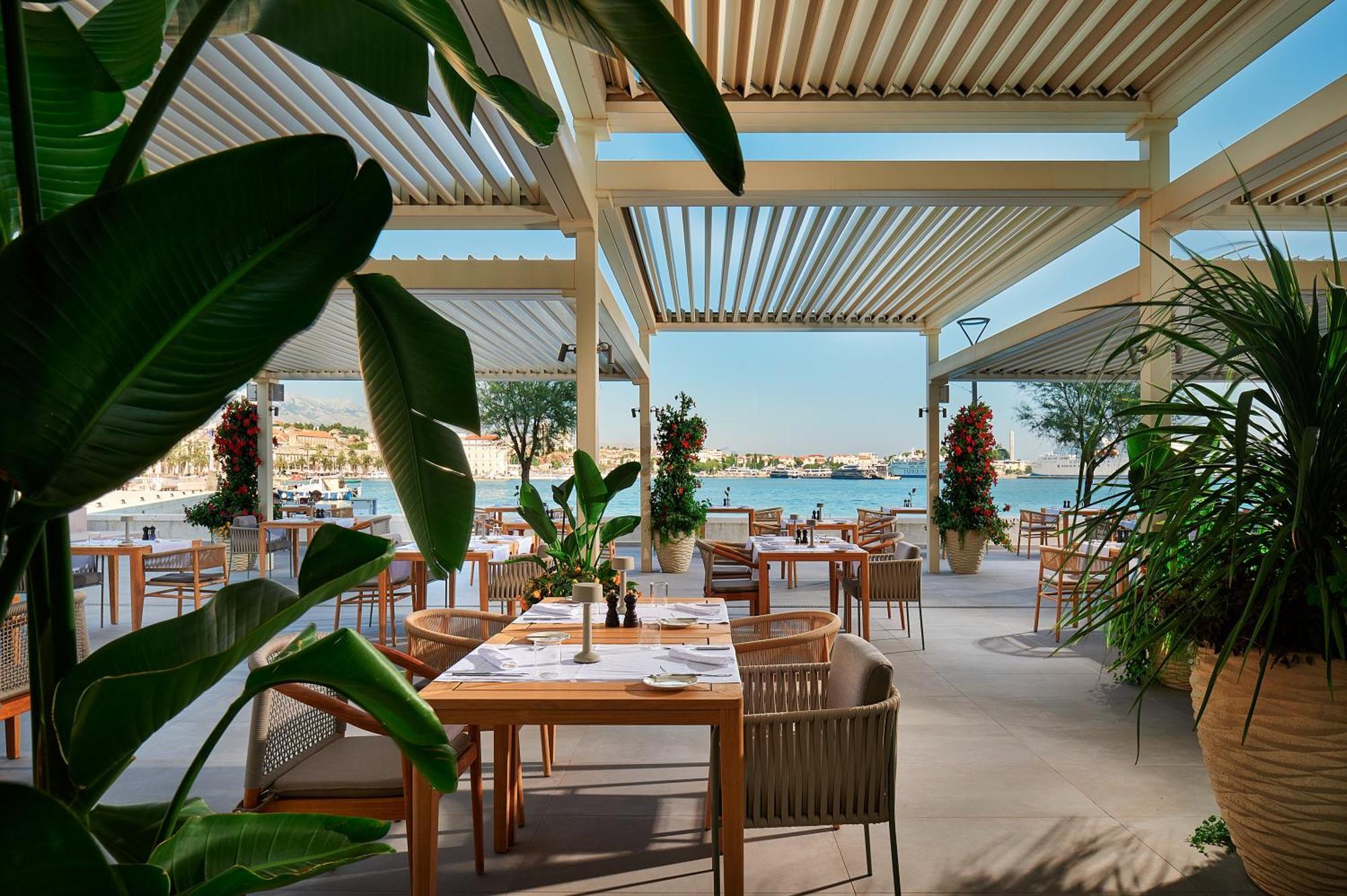 Hotel Ambasador Split Eksteriør bilde The Beach Club